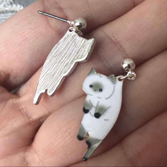 🐈🌱MEOW🌱🐈Hung Out to Dry Cat Earrings - Picture 4 of 5
